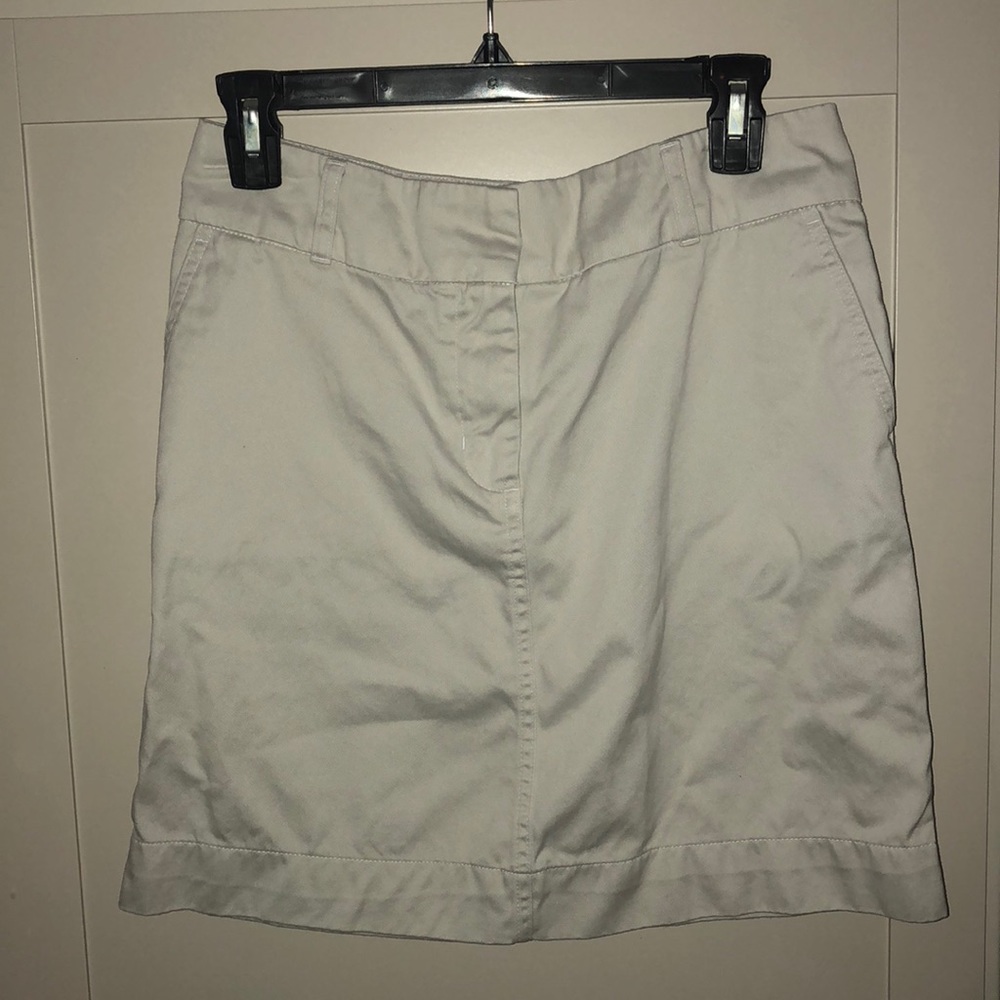 Vineyard vines khaki skirt size 2